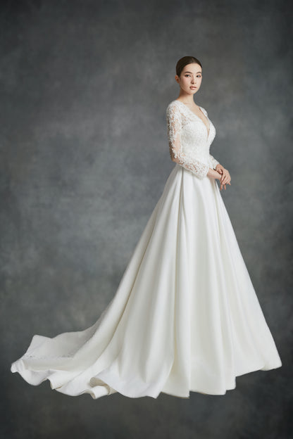 Loyal (RRP $2280 - RENT $1480)