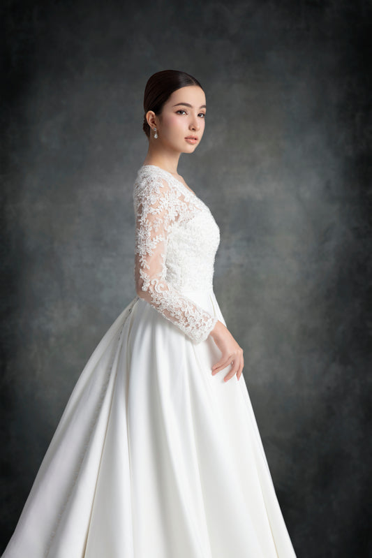 Loyal (RRP $2280 - RENT $1480)